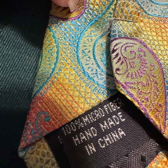 Beautiful Gold Paisley Stacy Adam Neck Tie in EUC and with Fast Shipping - Picture 5 of 7